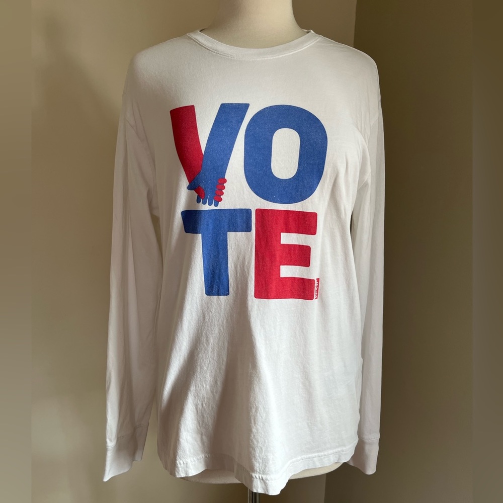 Levi’s VOTE long sleeve cotton tee shirt size men’s S women’s M excellent!